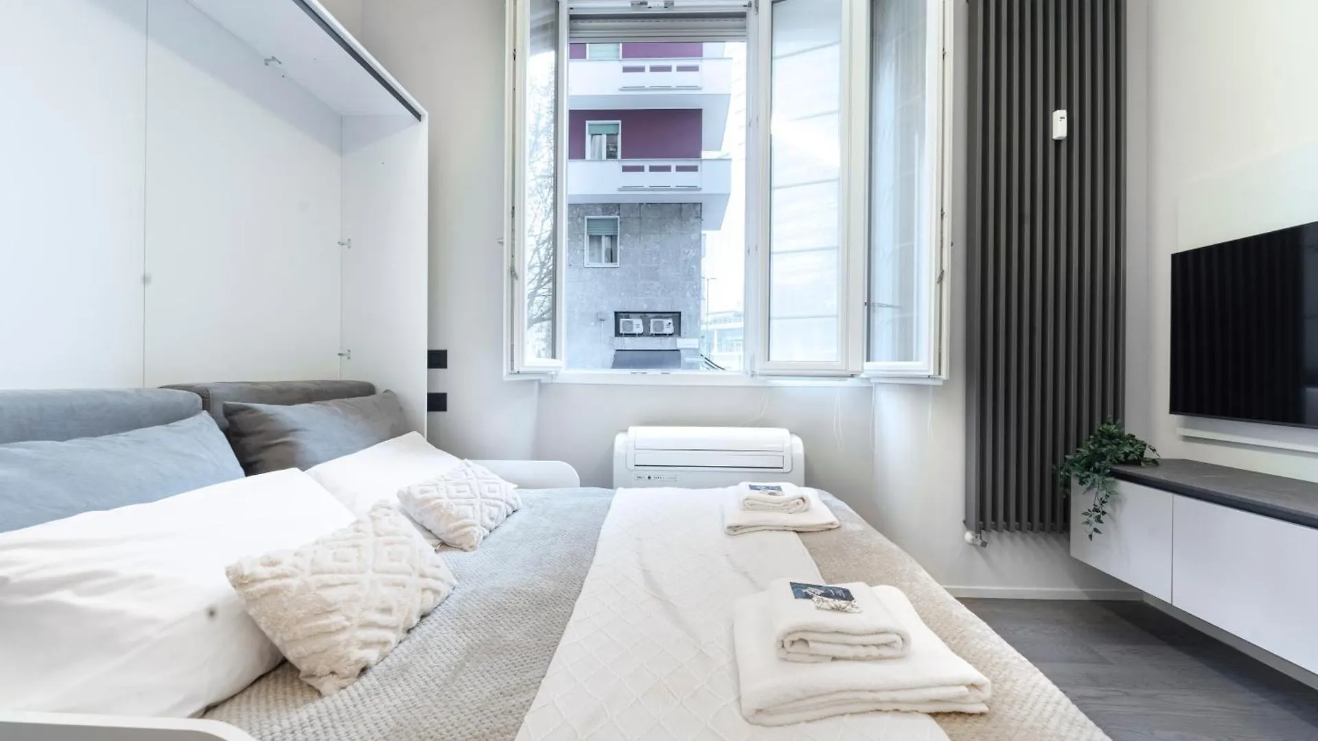 Designed Apartment In Milan Center Gae Aulenti Area With Ac, Wifi And Subway Airport Connected Steps From Central Station Italy