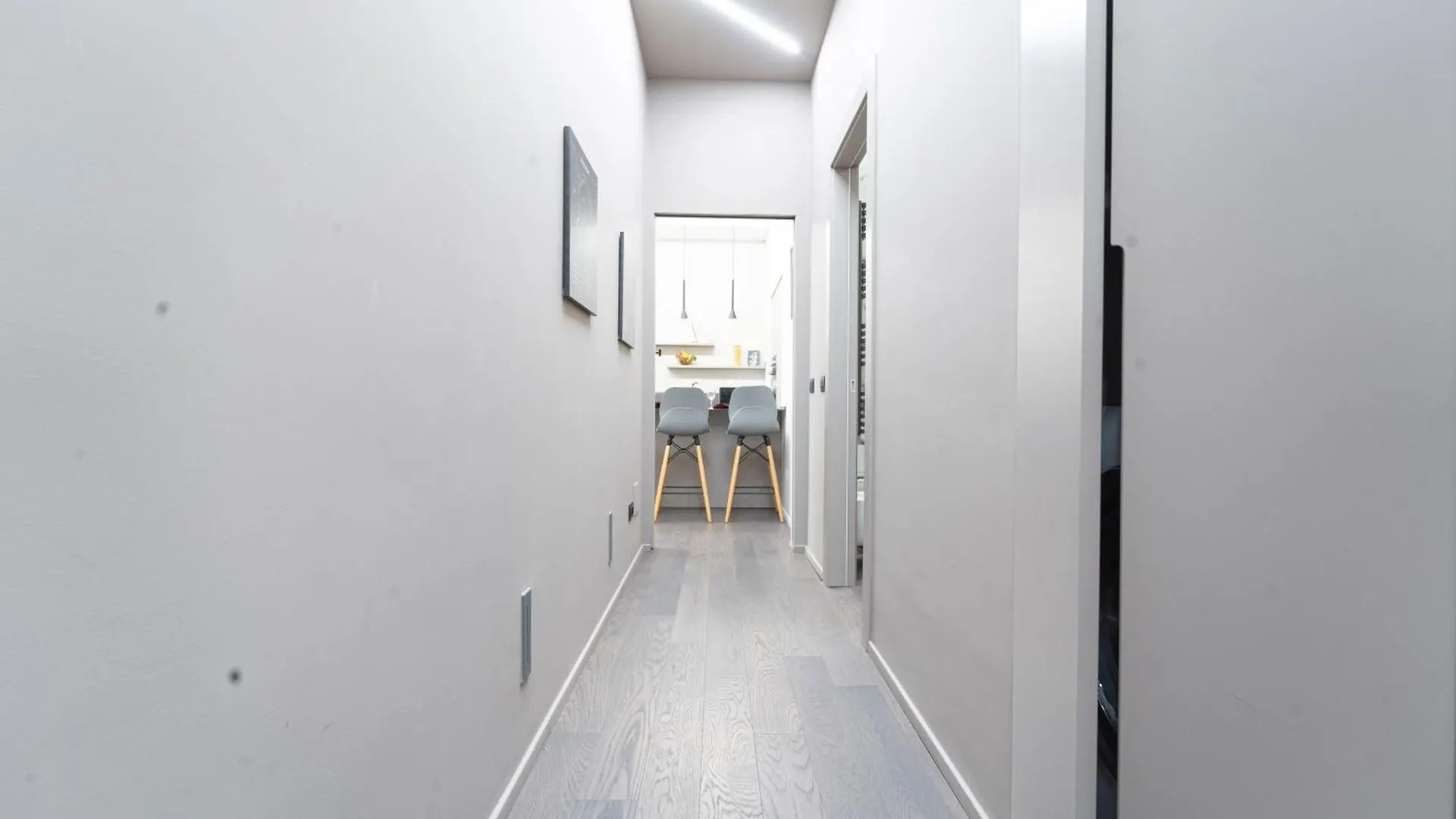 Designed Apartment In Milan Center Gae Aulenti Area With Ac, Wifi And Subway Airport Connected Steps From Central Station Italy